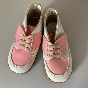 FREE W/BUNDLE❣️Vintage DYNA KIDS Velcro close baby shoes- Cond.as is/see pics.